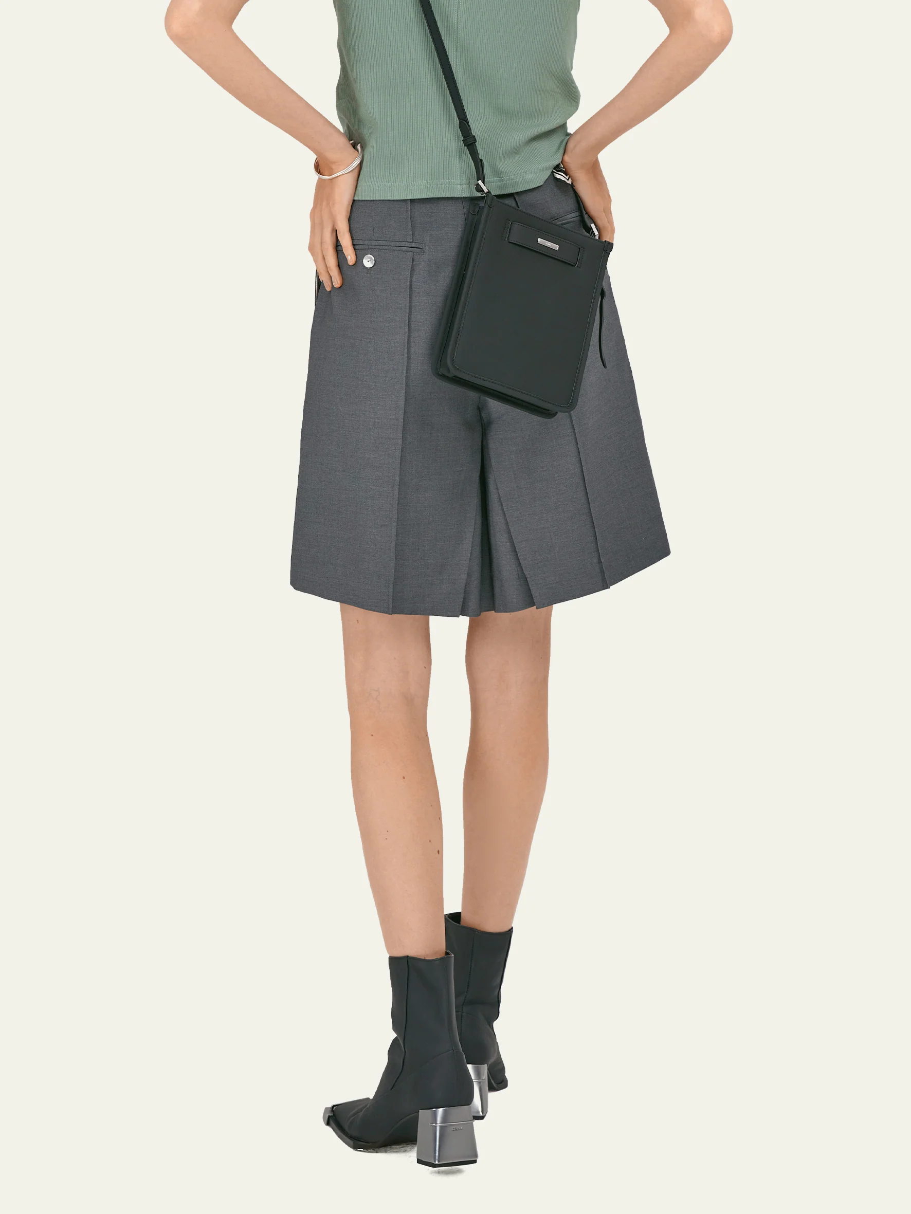 007 - C. Perriand Pleated Waistless Shorts - Image 4