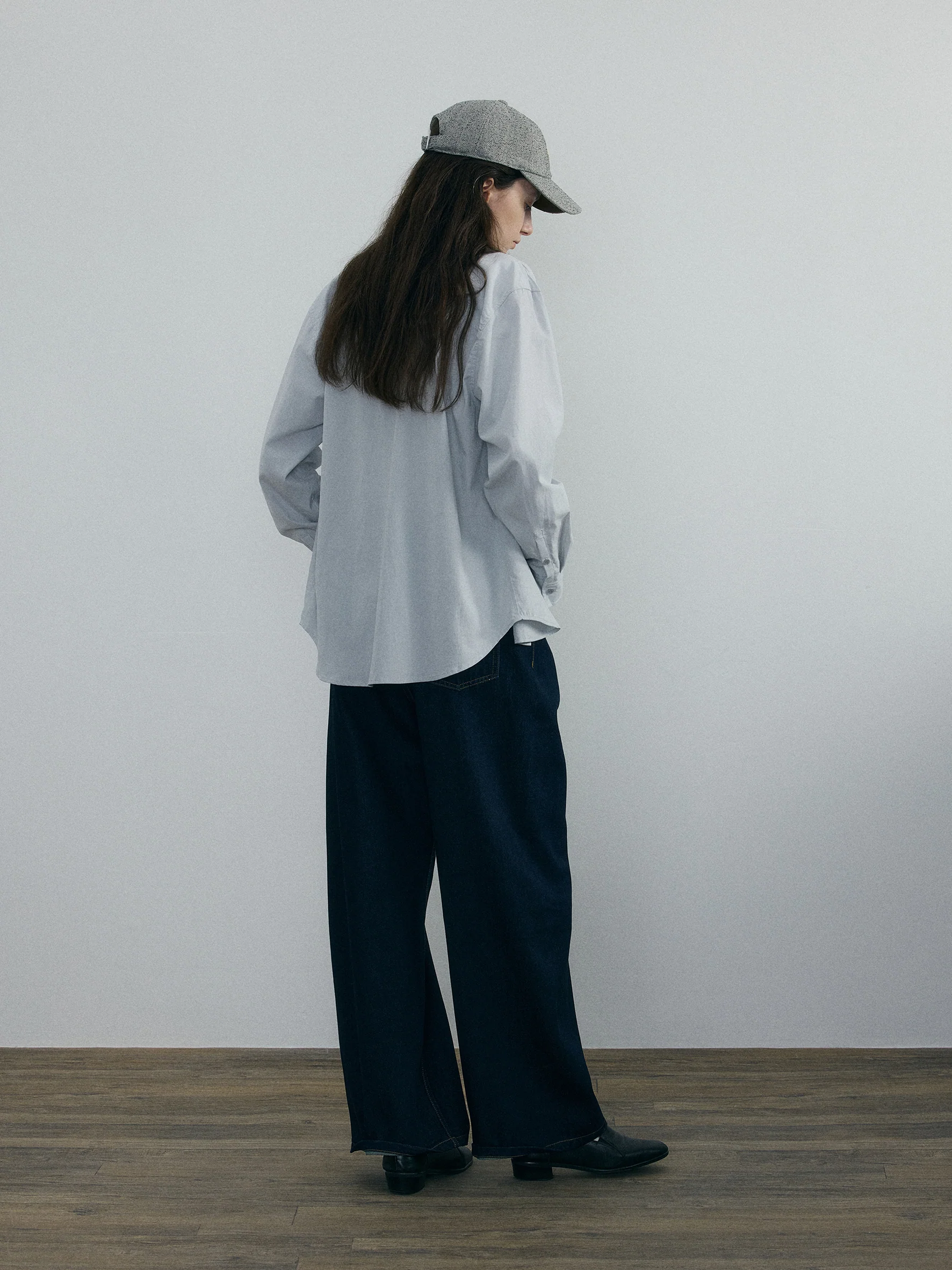 011 - Curator Basic Shirt - Image 18